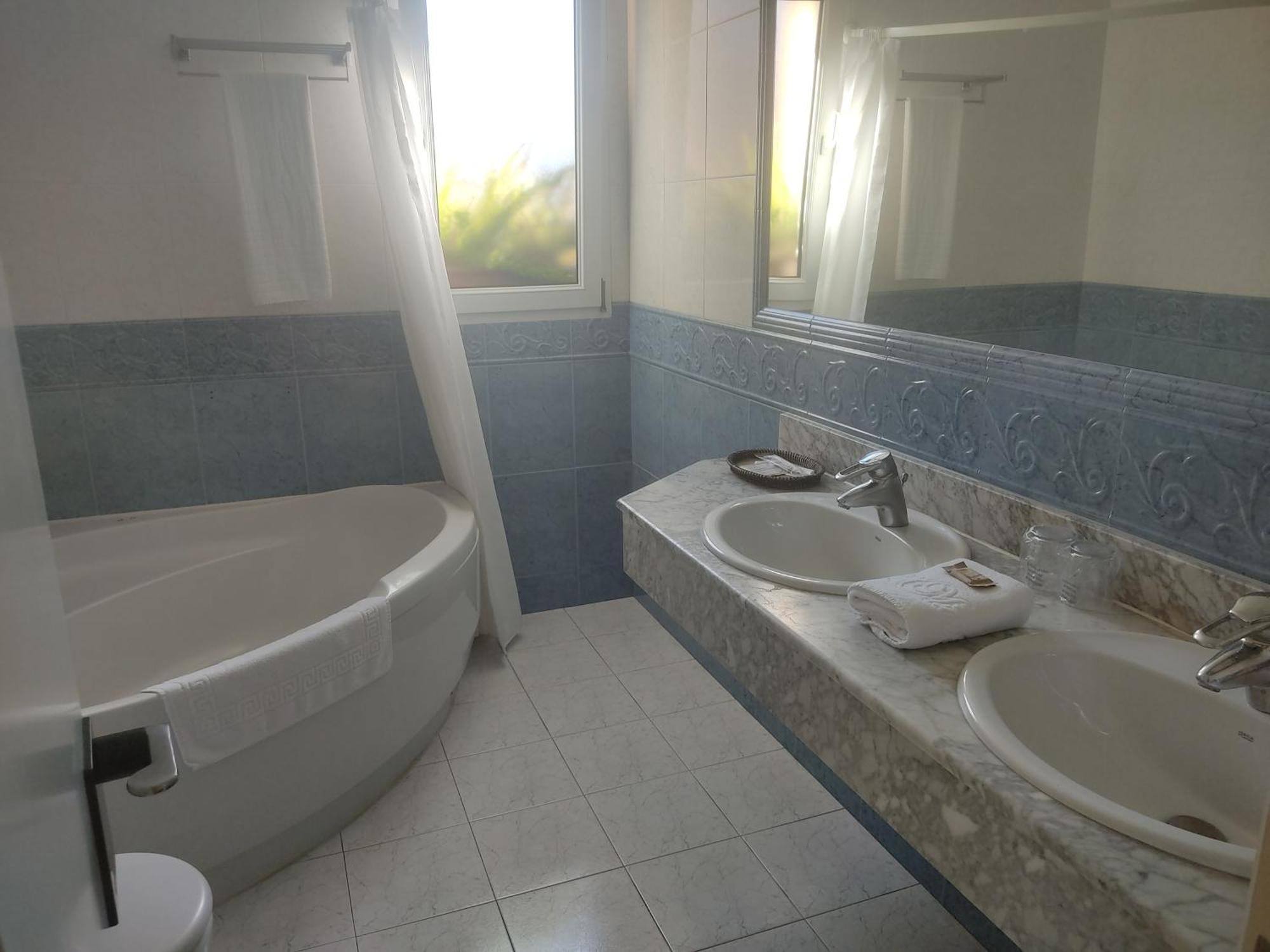 Hotel Suite Miono Castro Urdiales Eksteriør billede